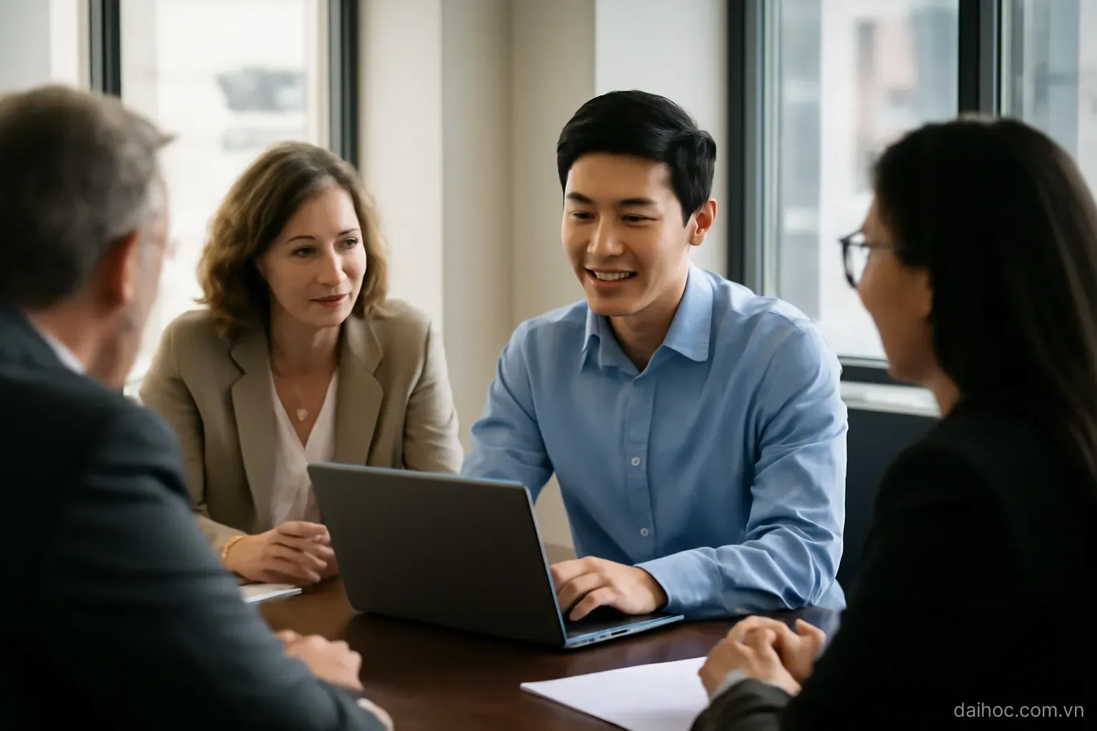 Tự chủ đại học thay đổi cơ hội việc làm và sự phát triển nghề nghiệp sinh viên như thế nào?